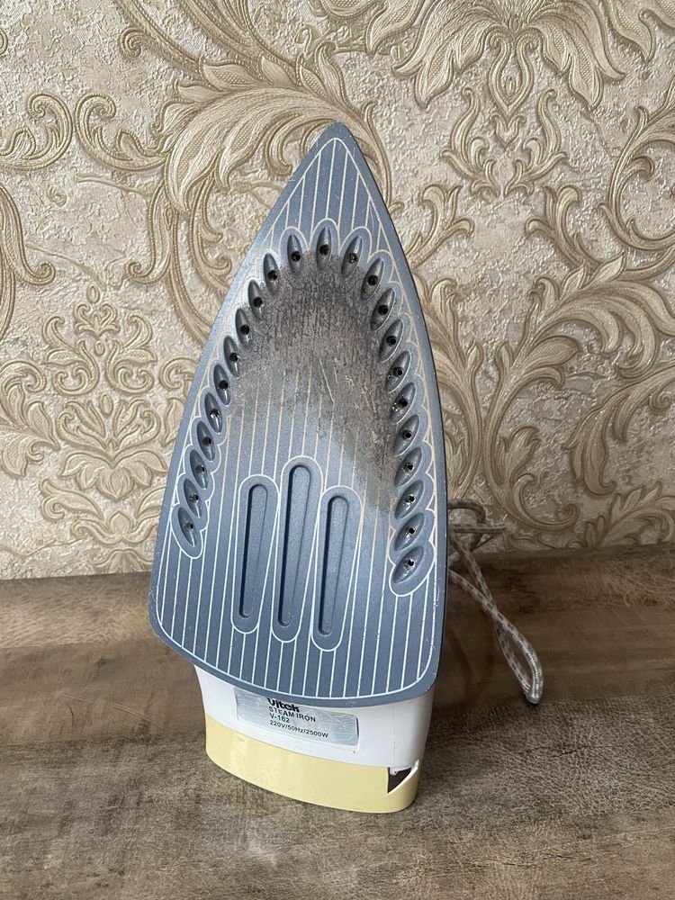 Продам утюг Vitek