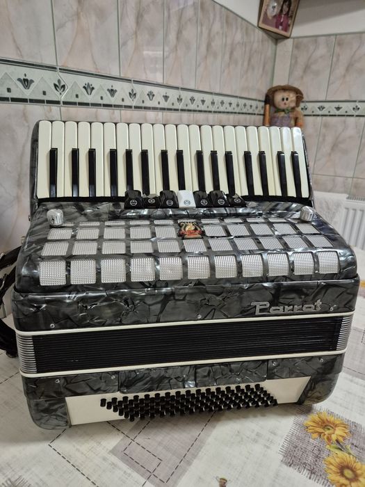 Acordeon Parrot 96 bass stare ca nou
