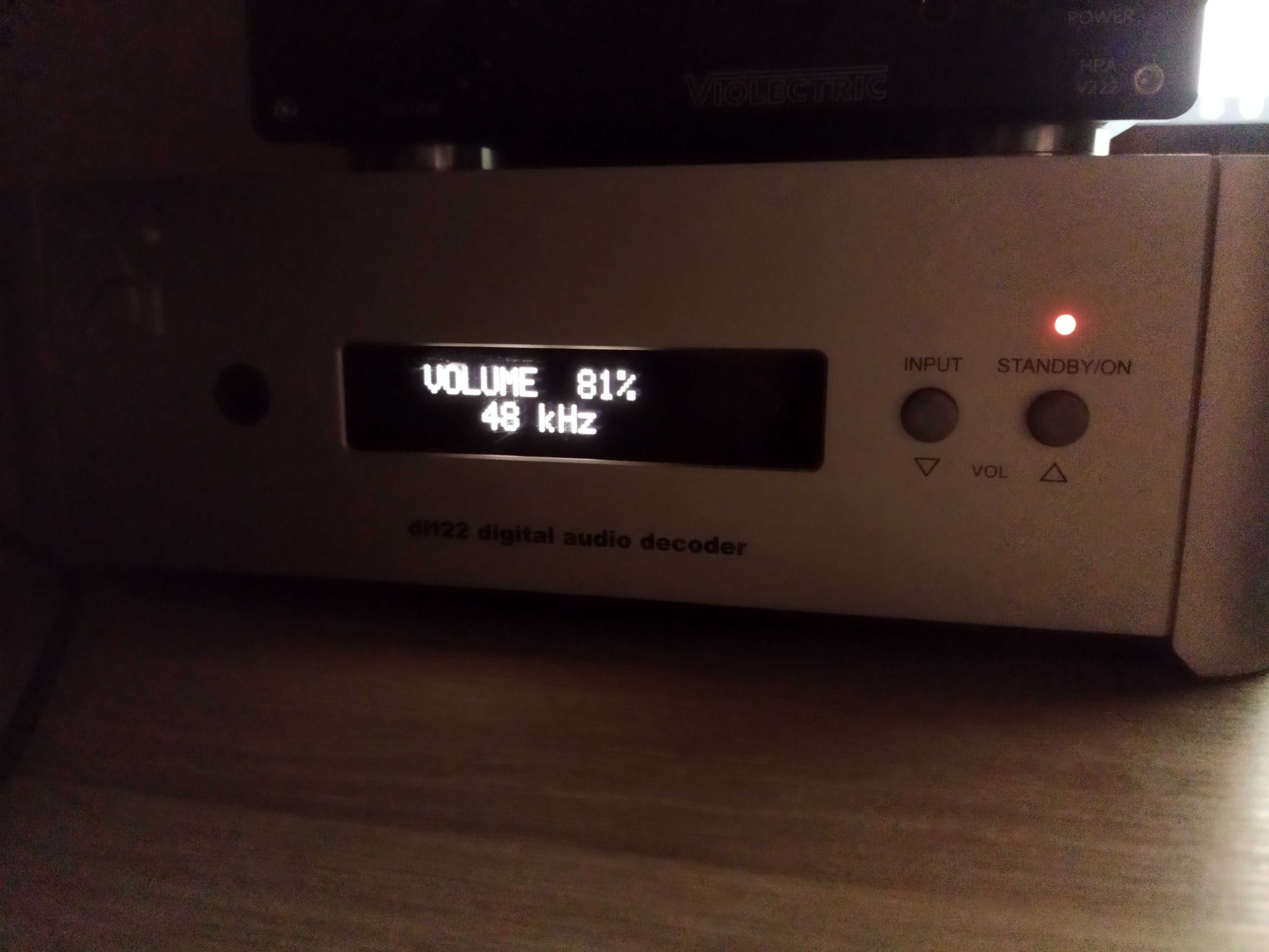 Wadia di122 High End DAC Preamp + усилвател за слушалки