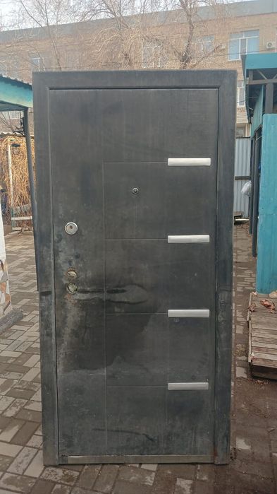 Продам входную дверь
