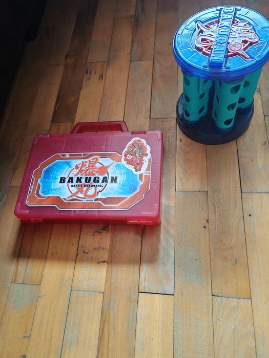 Продавам много бакугани bakugan