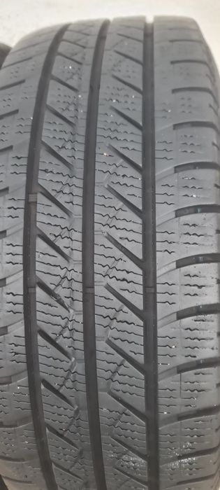 Doua anvelope M+S 215 65 15C