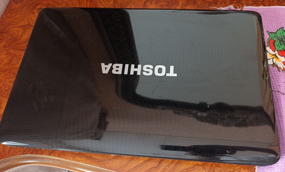 Ноутбук Toshiba сотилади