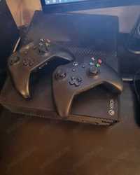 Xbox one + 2 controllere