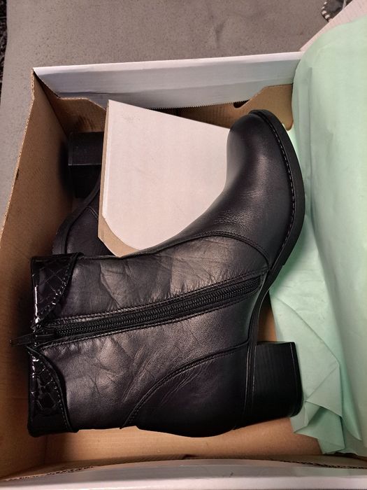 Cizme scurte din piele