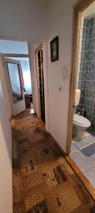 Vand apartament 3 camere etajul 1 centrala noua