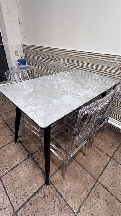 Продам стол искуственный камень