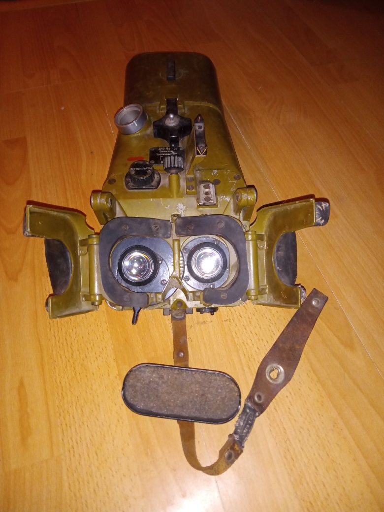 Binocular militar (URSS, anii 60)