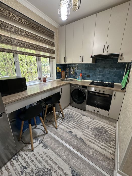 Продам квартиру юнусабад 14 квартал 1/1/4 переделенная в 2-х