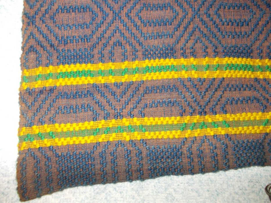 Macate-carpeta tesute manual din lana
