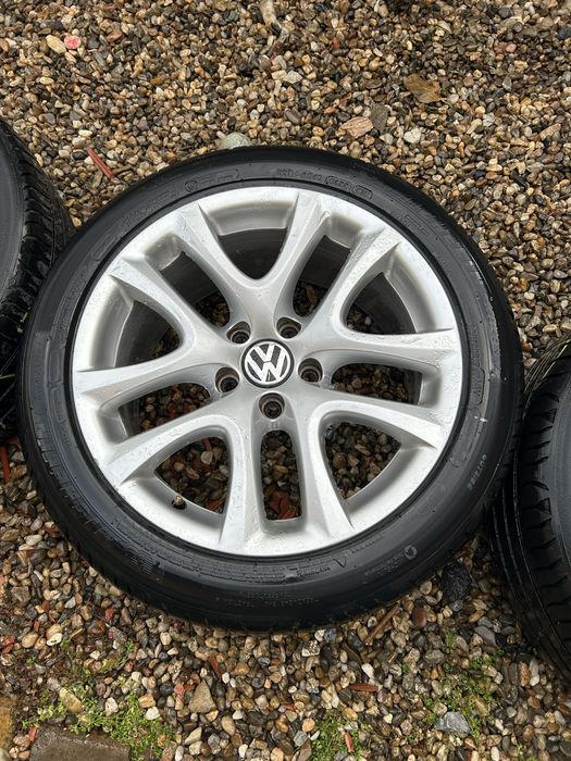 Roti  VW  originale 235 45 R17  Michelin