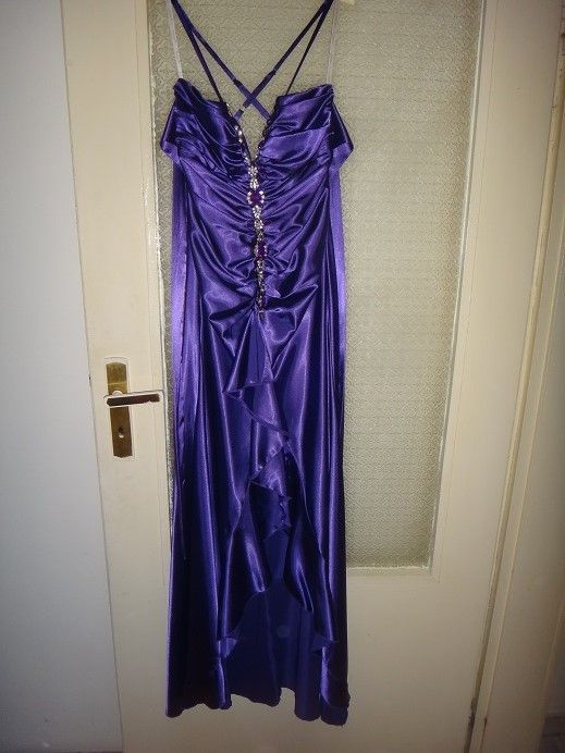 Лилава бална абитуриентска рокля