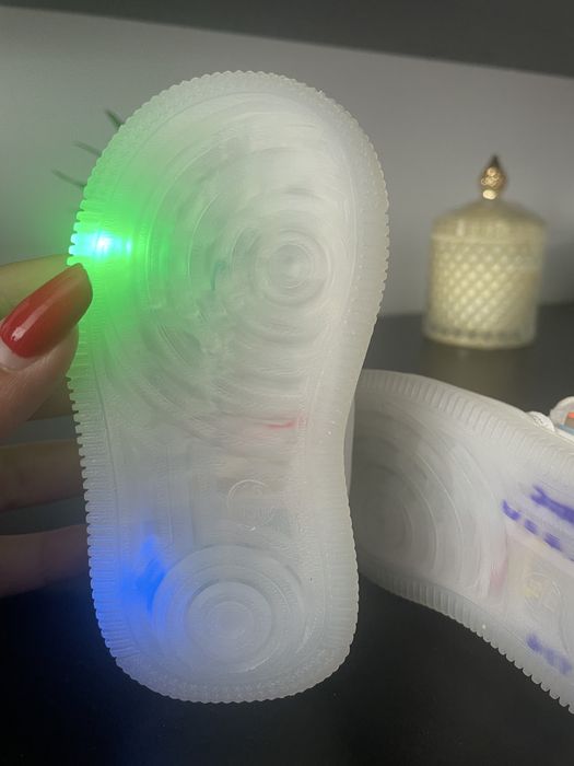 Adiasi bebelus cu luminite