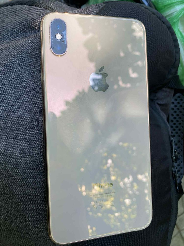 İphone Xs .max ! Телефона е в добре състояние : няма драскотий .