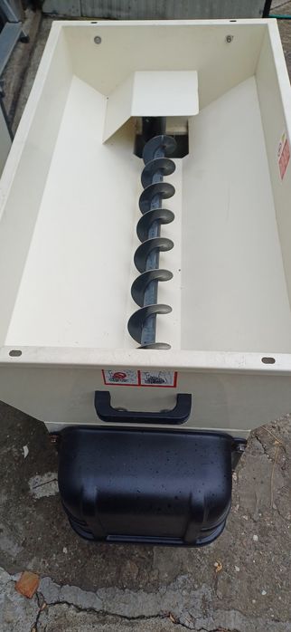 Desciorchinator zdrobitor 2,5t,butoi fibra,cazi 750l cu robinet italia