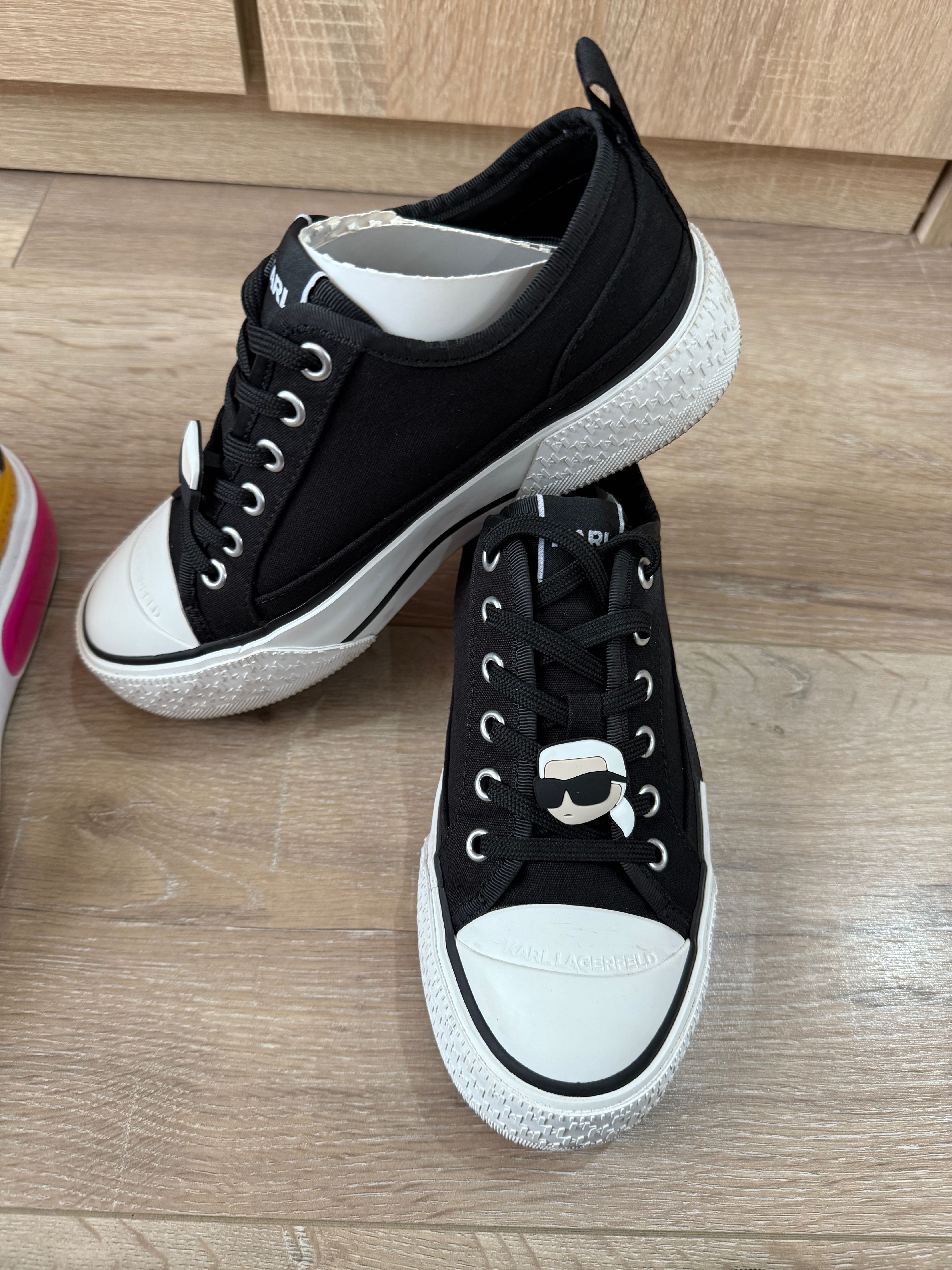 Маратонки 36-37.5 Nike Guess Karl legerfeld