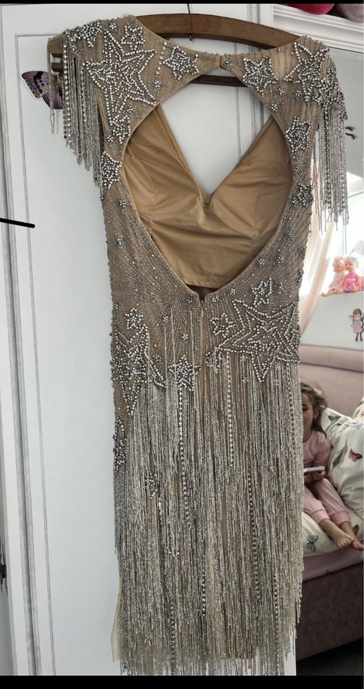 Rochie cu franjuri si pietre/inchiriat