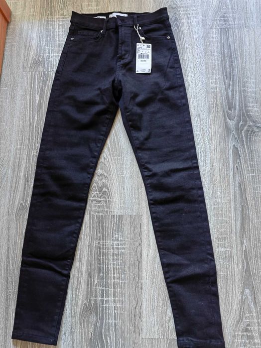 Дрехи на марката Mango