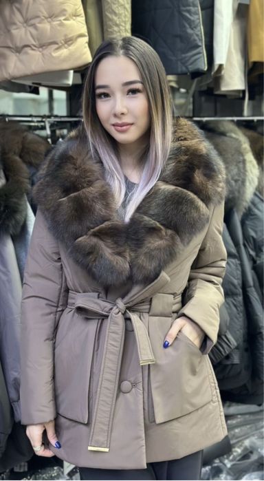 Куртка новая с мехом по приемлимой ценой