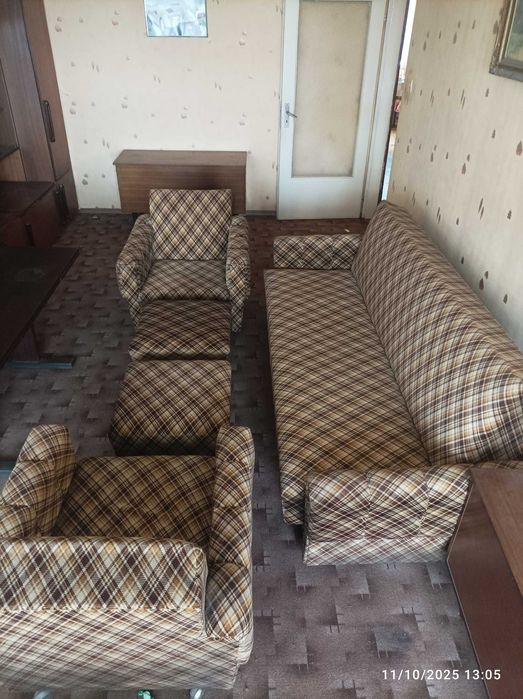 ПРОДАВАМ мека мебел и секция към нея