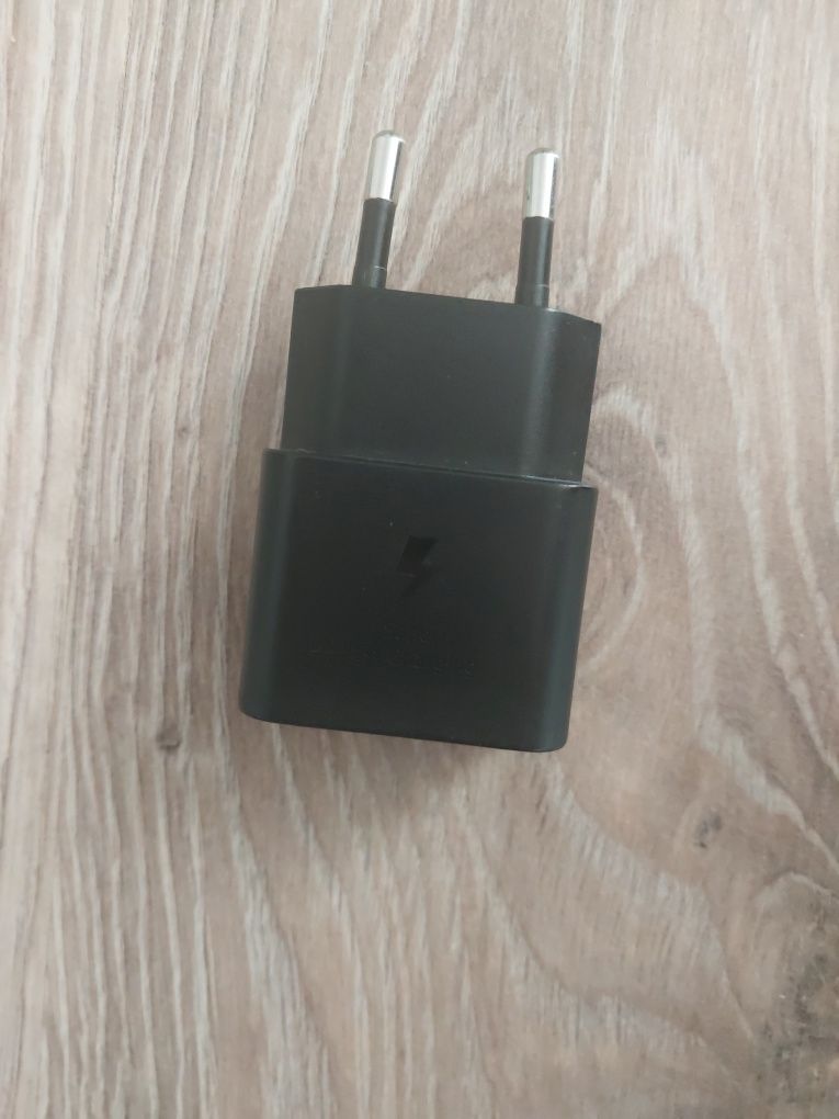 Зарядно: Samsung super fast charging