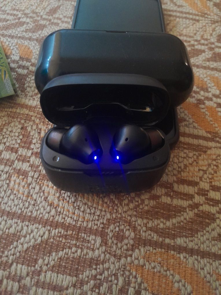 Vând căști JBL în stare foarte bună