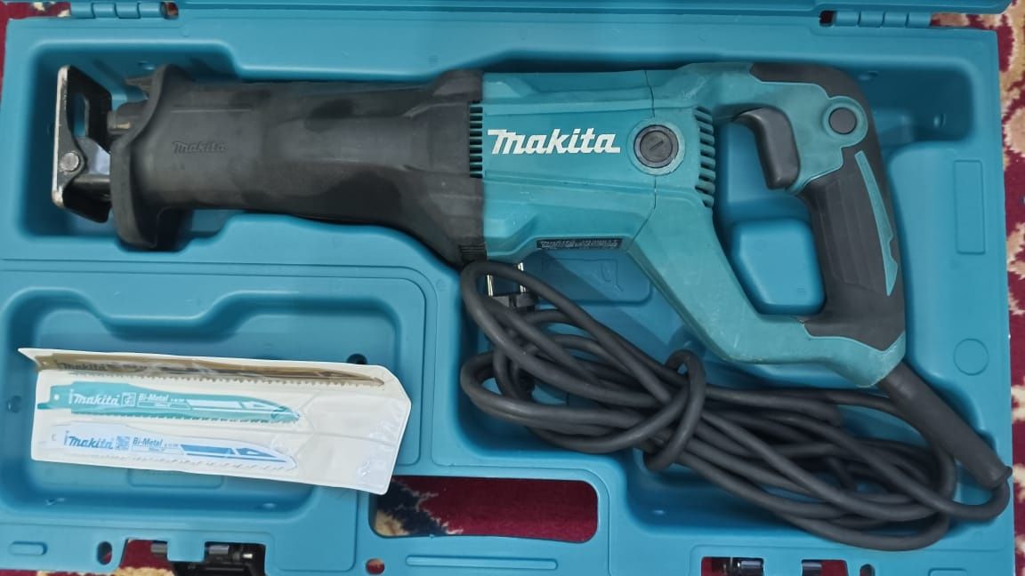 Сабельная пила Makita