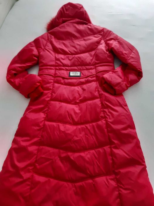 дамско много красиво фирмено  манто  -120 лв.