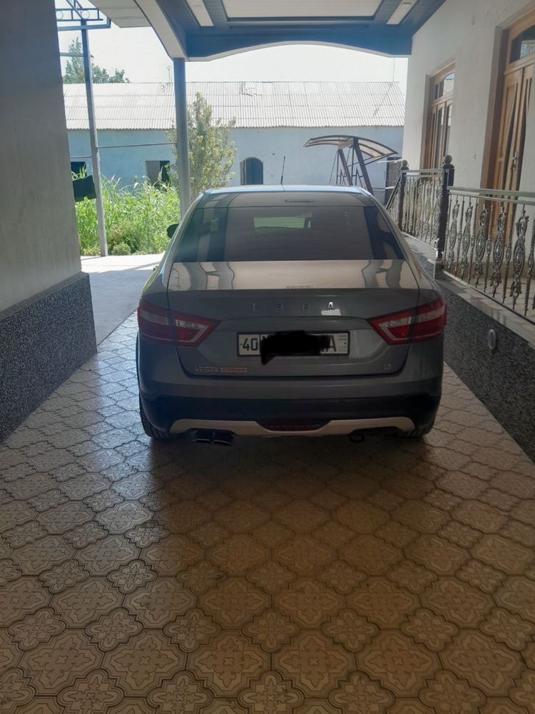 Lada vesta cros 1.8 aftomat