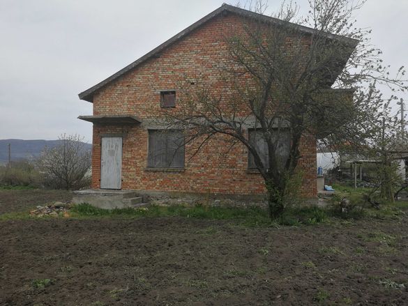 Продава се къща в село Черноград