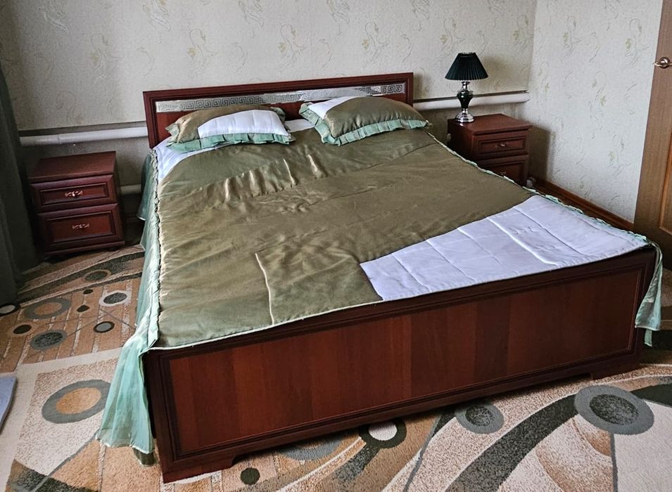 Продам спальный гарнитур