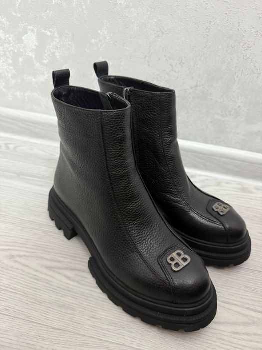 Продам женские сапоги