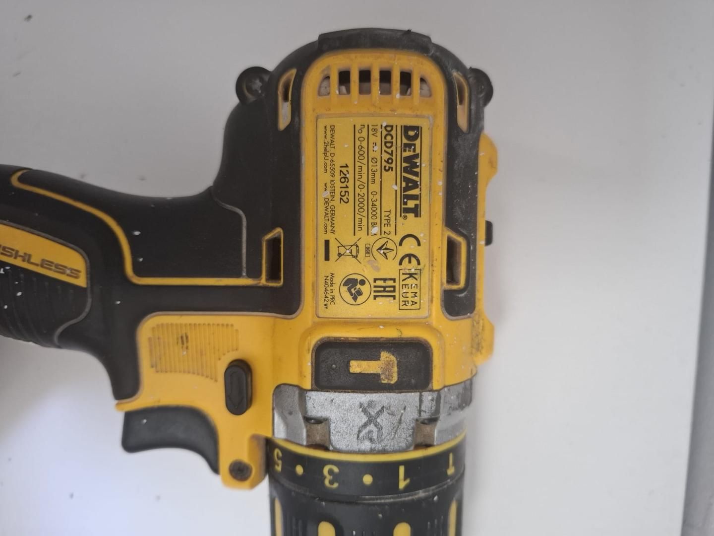 Masina de gaurit si insurubat cu acumulator DeWALT DCD795 -P-