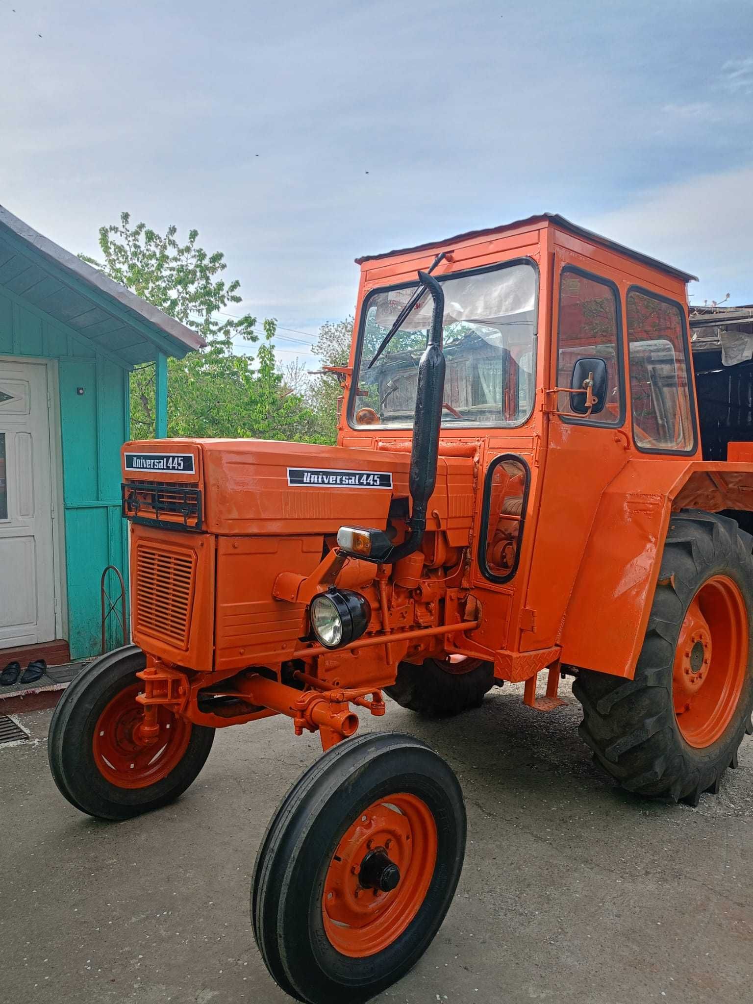 Vând tractor U445 și utilaje agricole pentru micul fermier