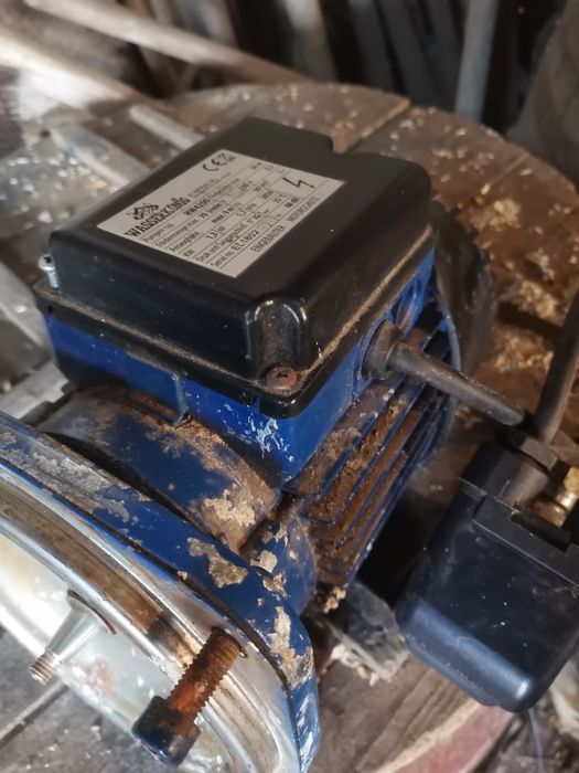 Vând motor hidrofor