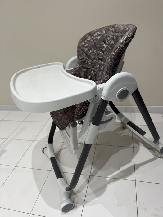 Стульчик для кормления и коляска очень дёшево