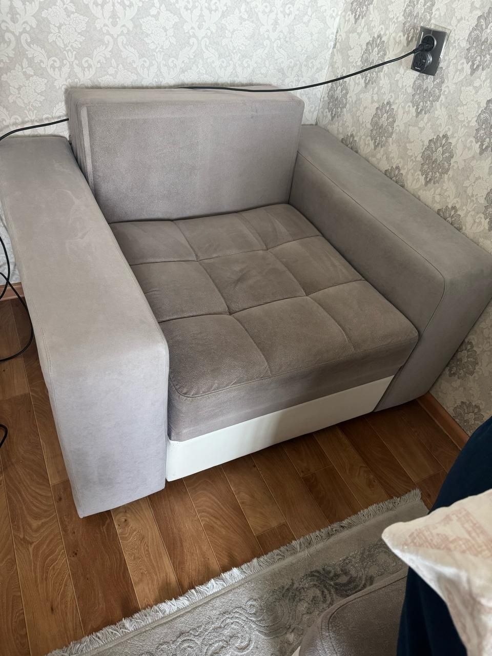 Диван с креслом и пуфиком