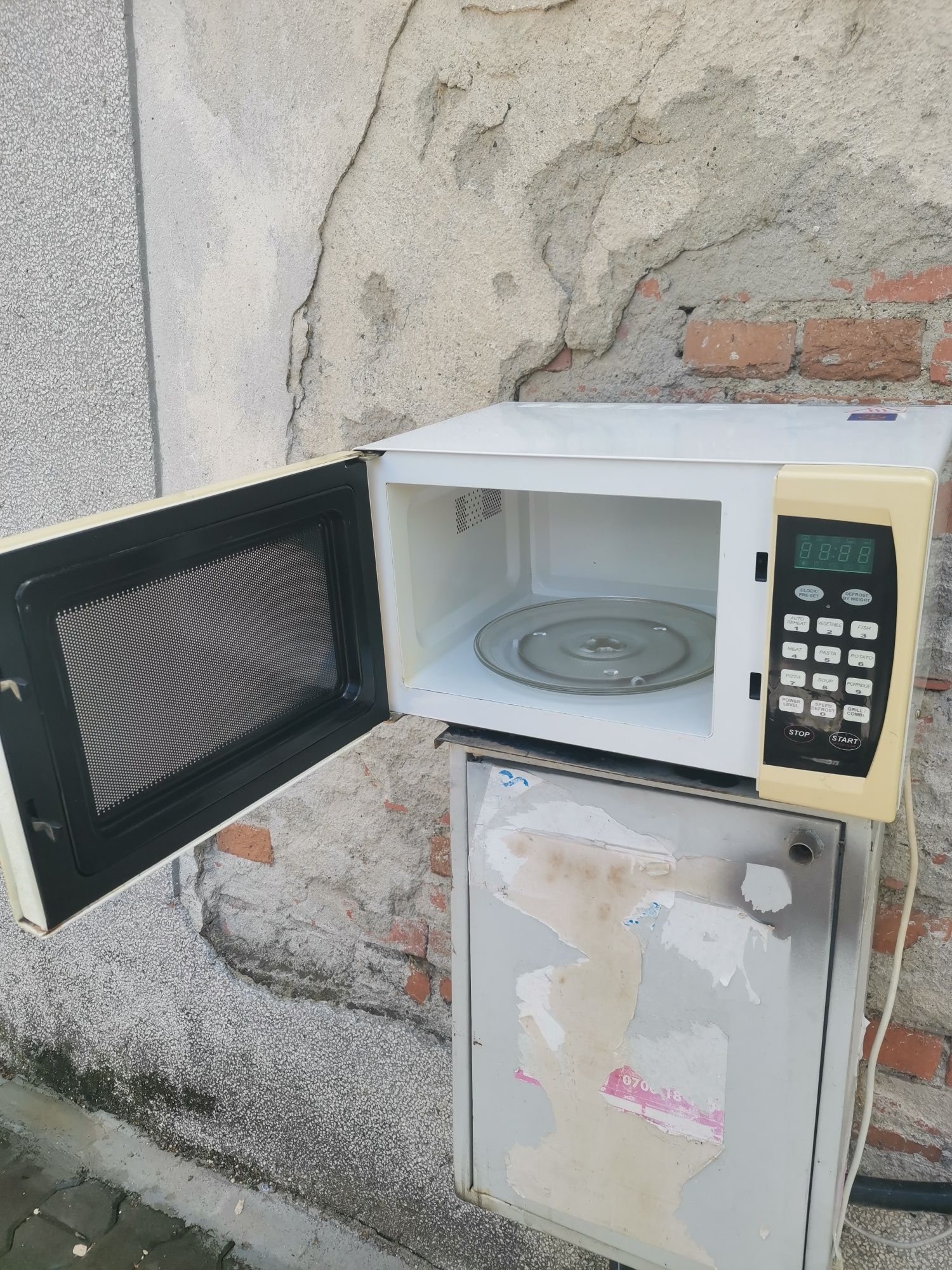 Микровълнова плюс грил