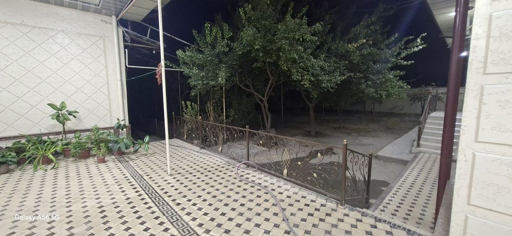 Uchastka sotiladi 11.5 sotix, 6 xona, 2 ta oshxona , 3 ta sanuzel