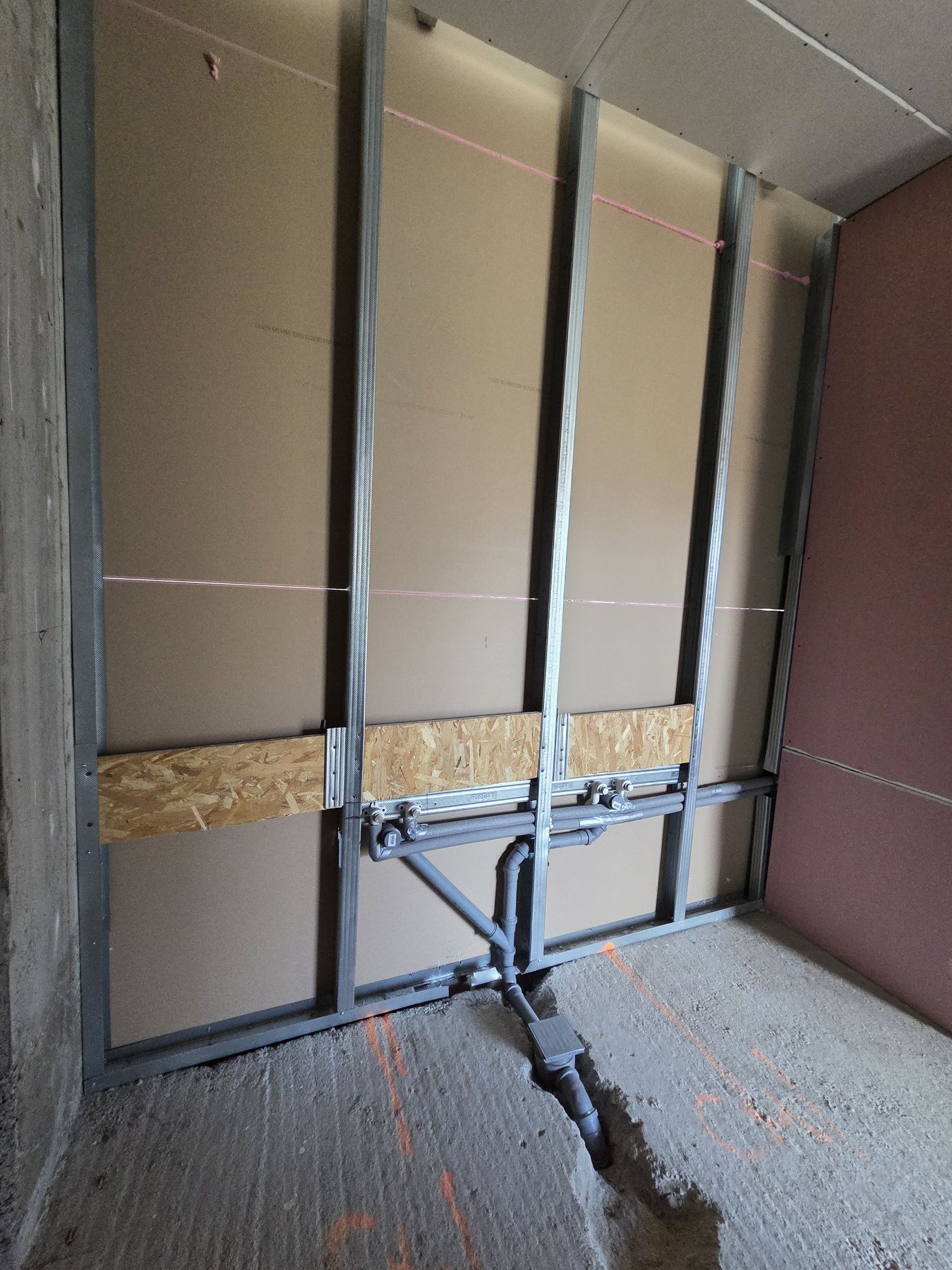 Executam lucrări de instalații sanitare/excavatii/carotari/renovari