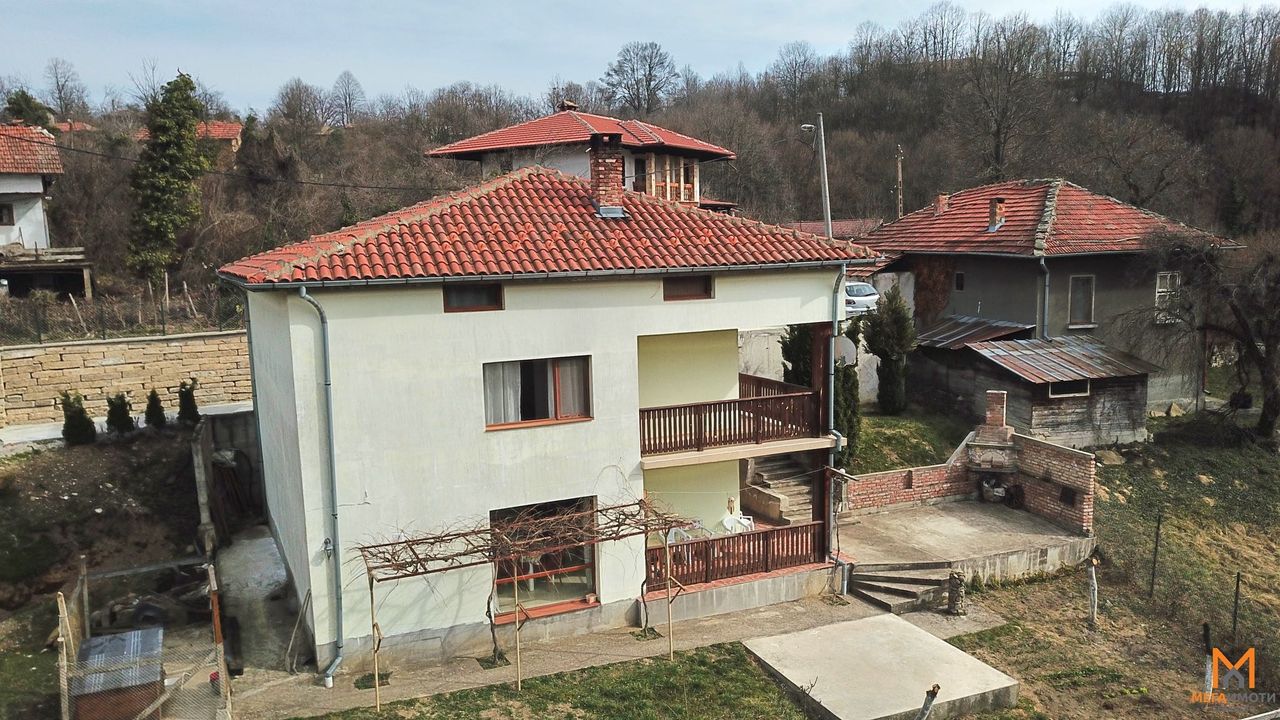 Продава се Къща в Трявна - 285 кв.м за 790 €/кв.м - Снимка #1