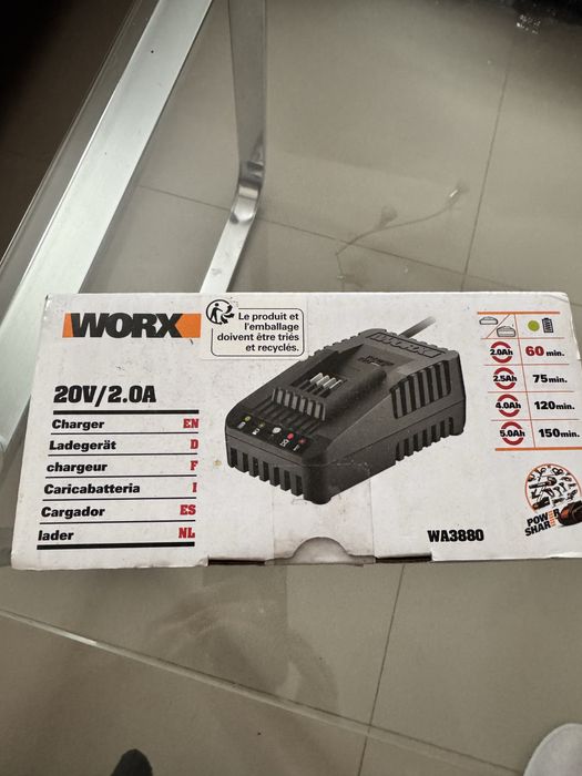 Flex Worx cu acumulator si incarcator - NOU