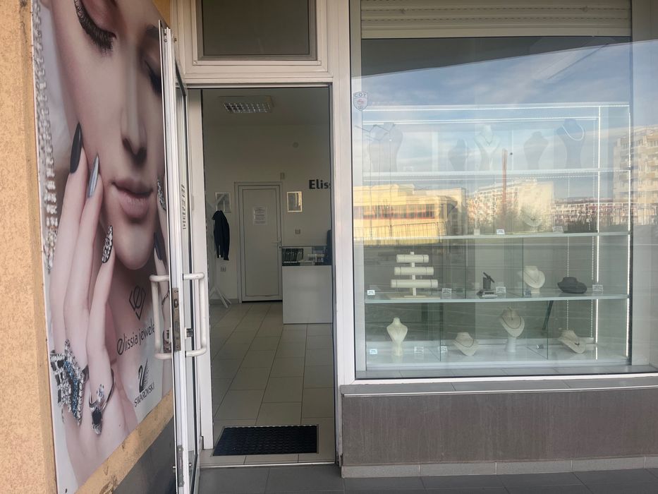 шкафове и витрини