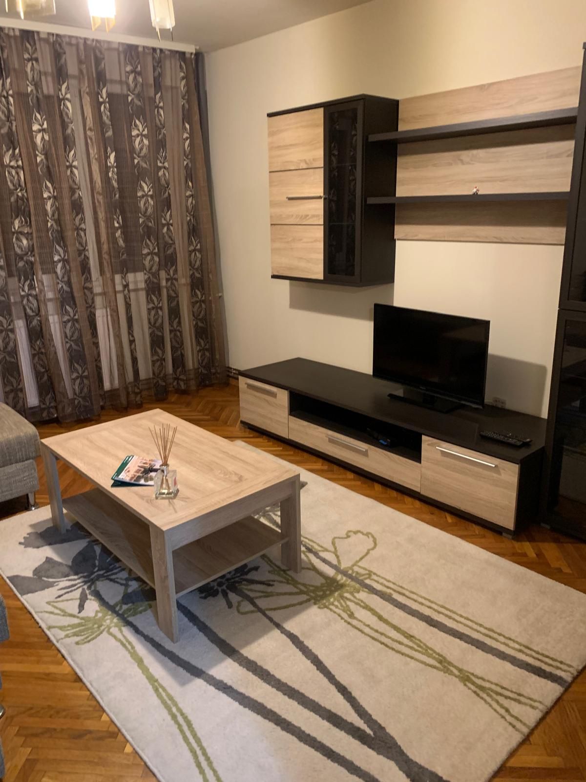 Autentic!Proprietar închiriez ap 3 camere dec etaj 3 cu lift C Sagului