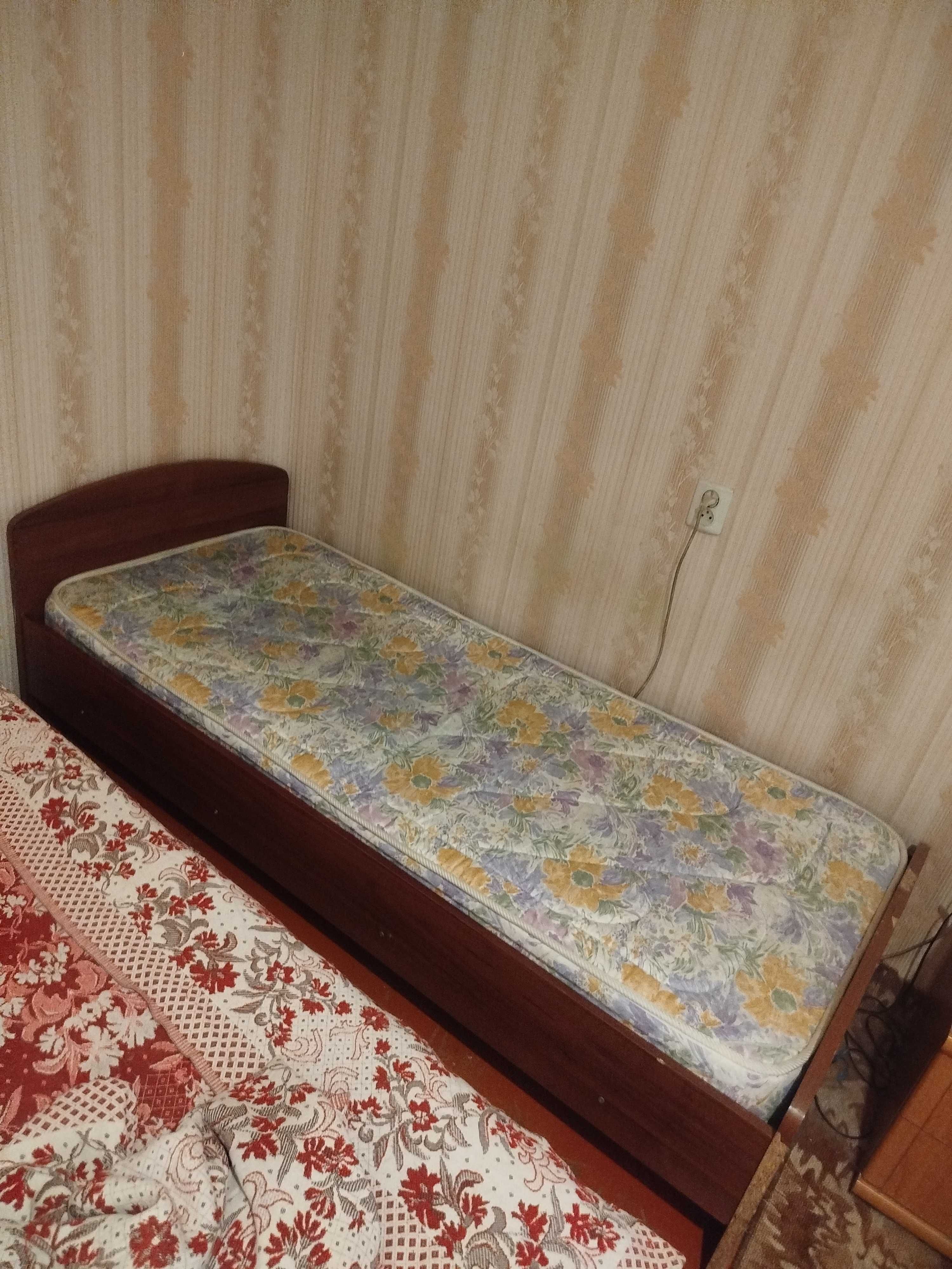 Продам кровать б/у в хорошем состояние