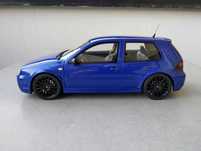 Macheta Auto VW Golf 4 R32 Ottomobile 1/18 Negru + Albastru