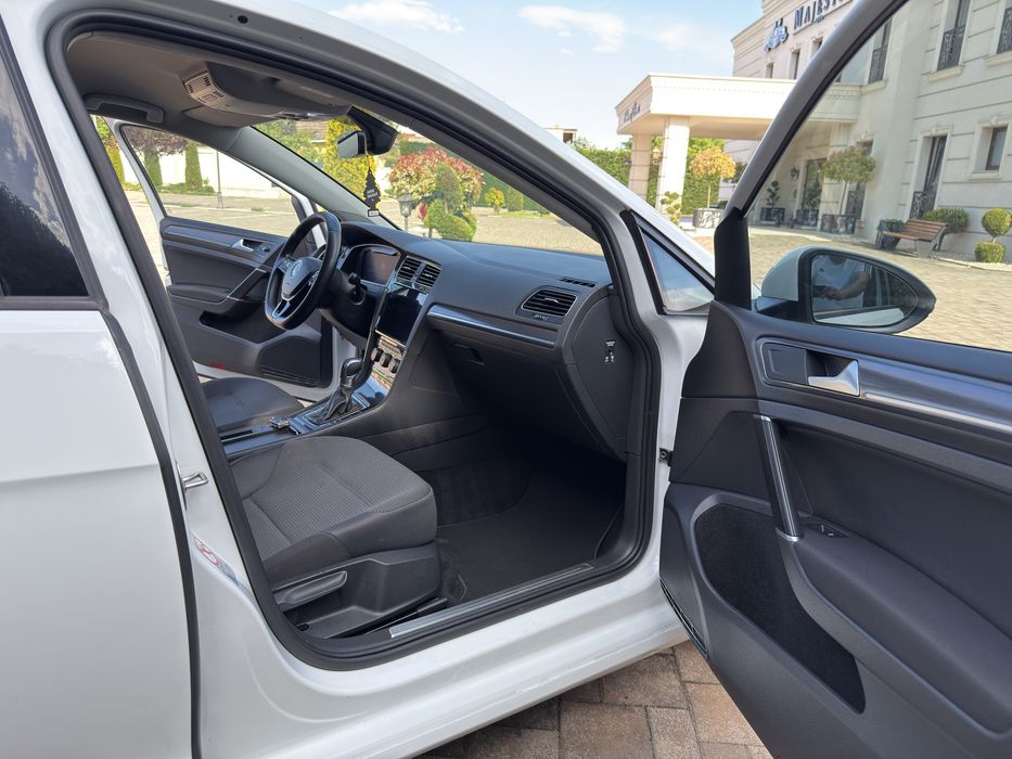 Volkswagen E-GOLF Full Electric 136 CP  35,8 kWh