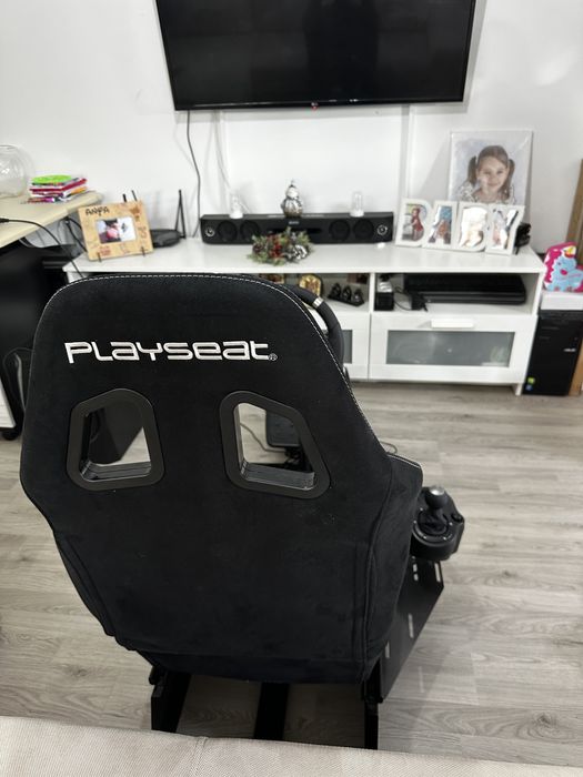Cadoul perfect de Craciun! Scaun racing Playseat + volan Logitech G920