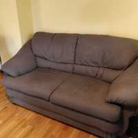 Удобен диван за двама