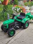 Tractor cu remorcă și pedale